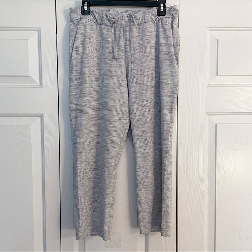 LuluLemon On The Fly Crop Pants